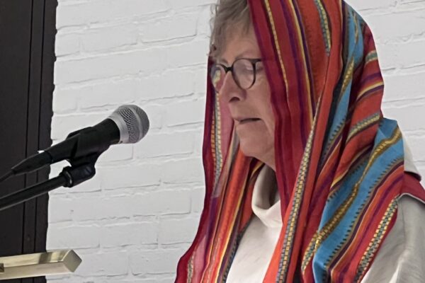 Ds. Joke Zuidema als Sara